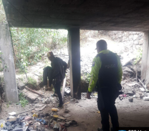 Personas consumiendo droga y licor son retiradas de la avenida Los Andes