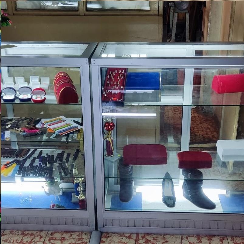 Delincuentes se llevan 30 mil dólares en  joyas de un local en el centro de Ambato