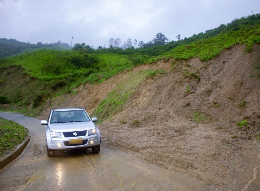 Lluvias generan estragos en las vías a Sozoranga