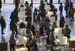 Los ecuatorianos en España acuden a votar con «normalidad» y sin incidentes