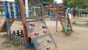 Parque infantil “Juegos en destrucción”