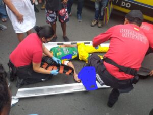 Hombre muere tras ser arrollado por un motociclista