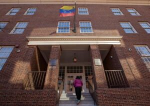 EE.UU. toma el control de la Embajada de Venezuela tras el fin del mandato de Juan Guaidó
