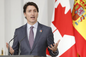 El primer ministro canadiense, Justin Trudeau, presenta su dimisión como líder de su partido