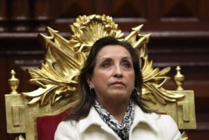 Encuesta revela que la Presidenta de Perú cierra 2023 con un 9% de aprobación y el Congreso con un 5%