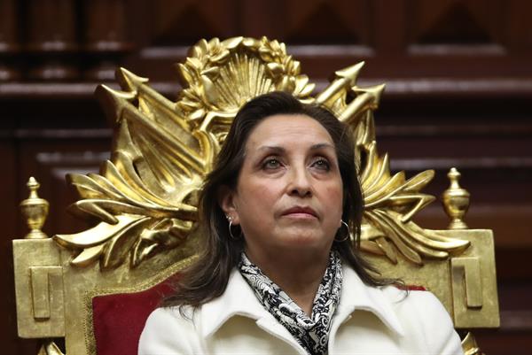 Diálogos. Dina Boluarte, presidenta de Perú.