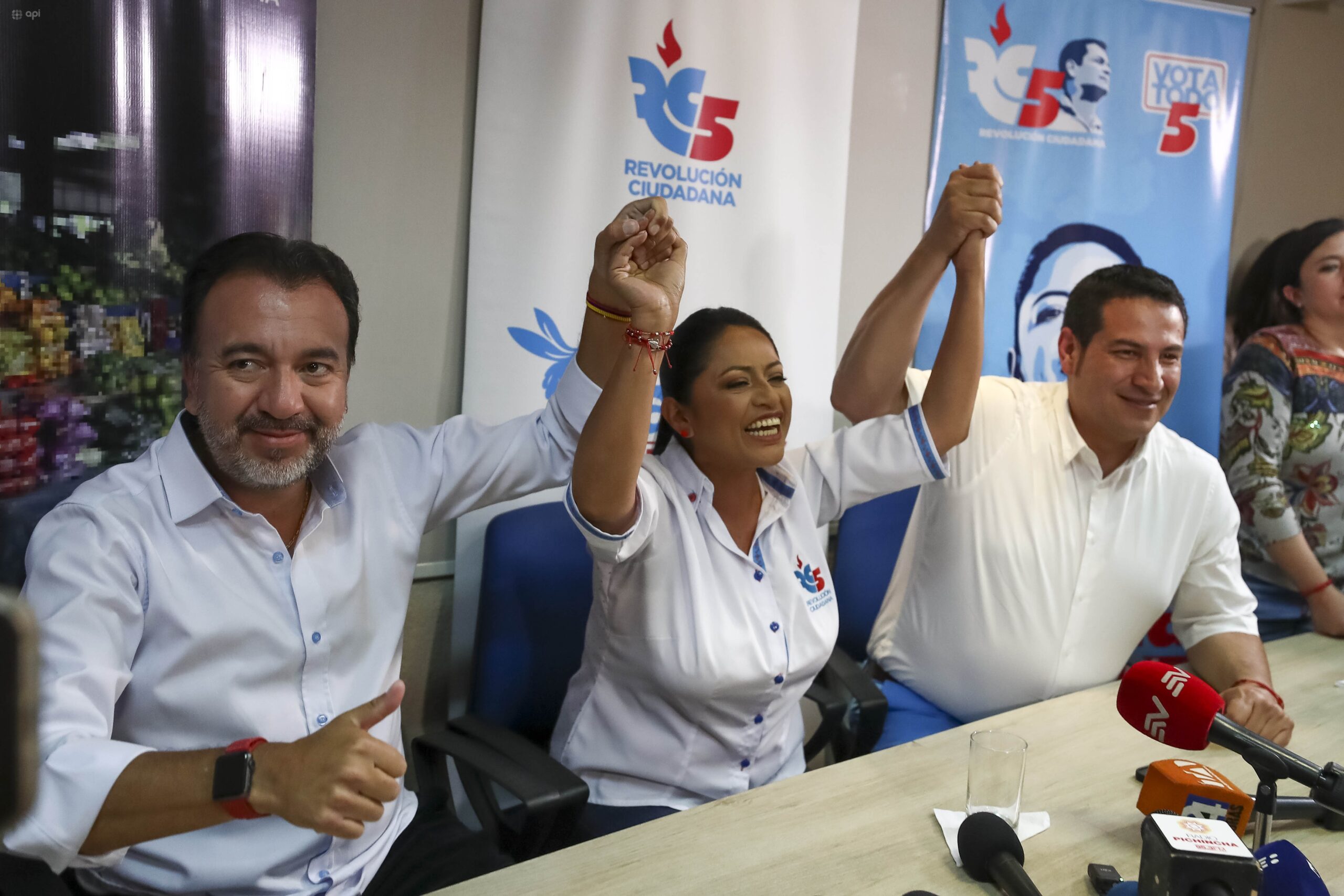 CONTIENDA. Los candidatos Jorge Yunda, Pabel Muñoz y Pedro Freile tuvieron una votación muy ajustada. Los quiteños esperan los resultados oficiales del CNE.