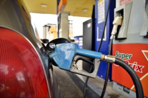 La gasolina súper se encarece en febrero y llega a un precio sugerido de $4,05 por galón