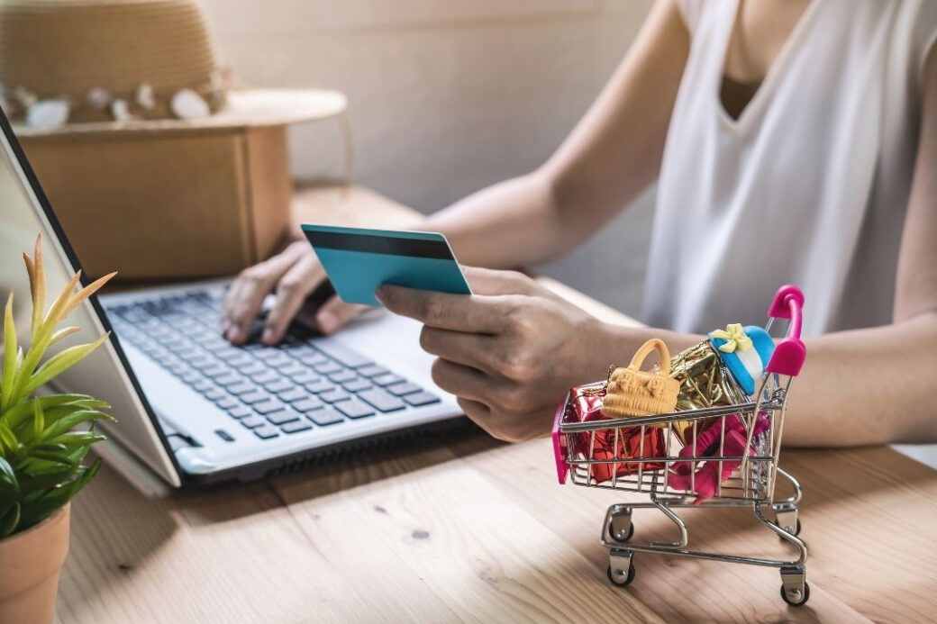 Si vende a través de redes sociales, existen cosas que debe tener en cuenta este 2023 para evitar problemas con el SRI