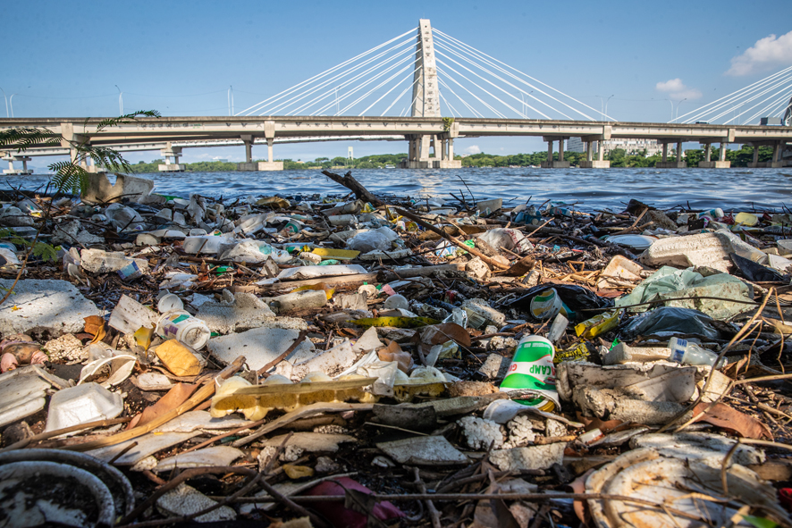 Ambiente. La contaminación del agua ha llegado a niveles insostenibles.