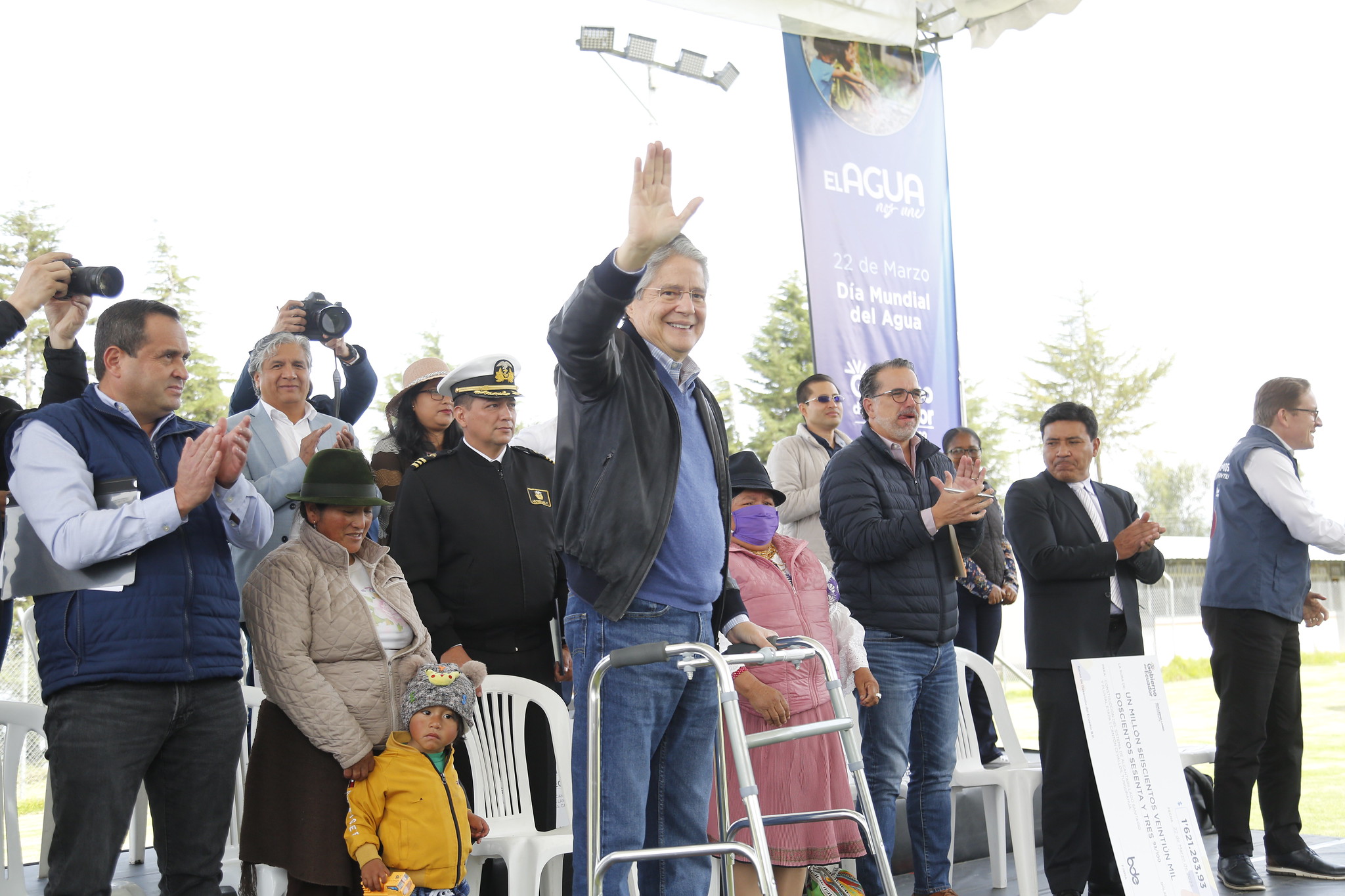 Presidente Lasso entrega recursos para proyectos de agua potable y alcantarillado en siete municipios del país