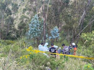Cadáver de un hombre de 89 años fue hallado en una quebrada, al norte de Quito