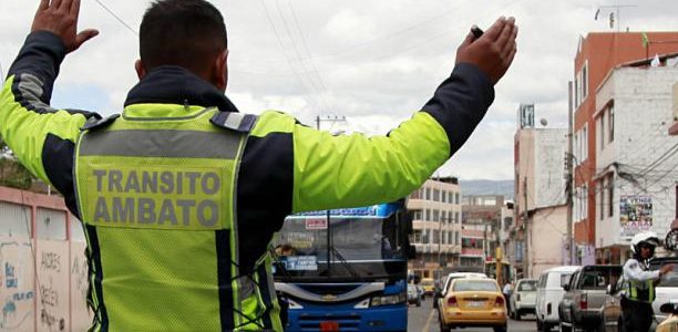 Agentes de tránsito son investigados por pedir dinero a cambio de pasar una multa