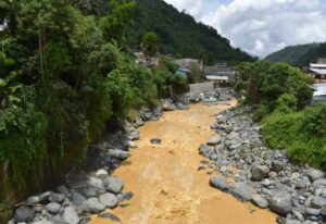 El río Damas amenaza a Alluriquín