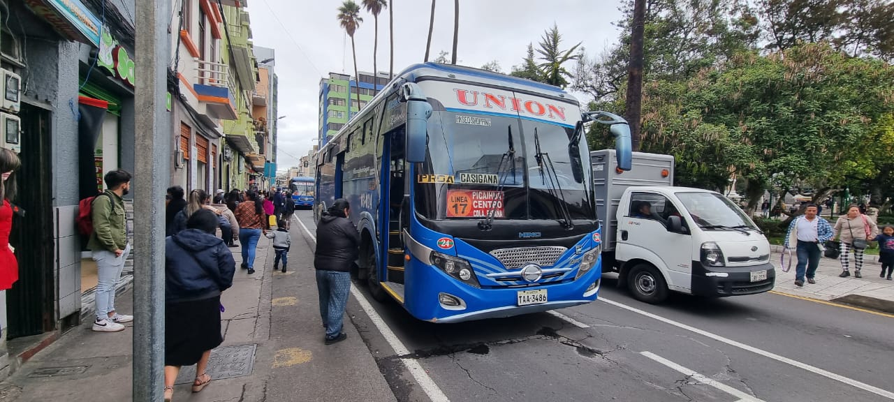Transportistas de Ambato  anuncian nueva paralización