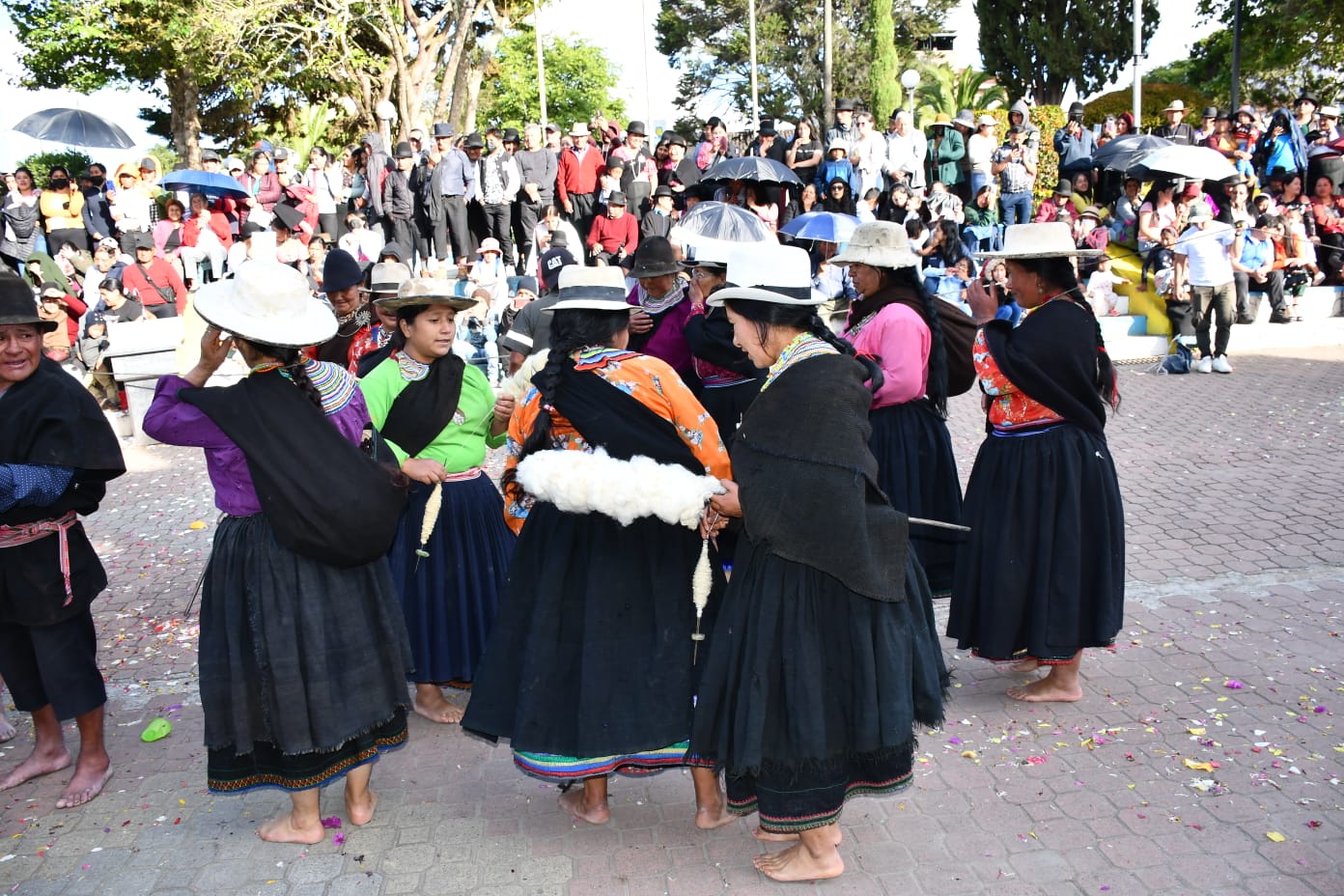 Toda la población de Saraguro celebra sus fiestas.