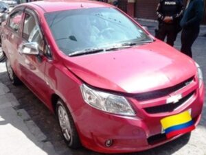 Carro robado en Colombia circulaba en Ibarra con placas falsas