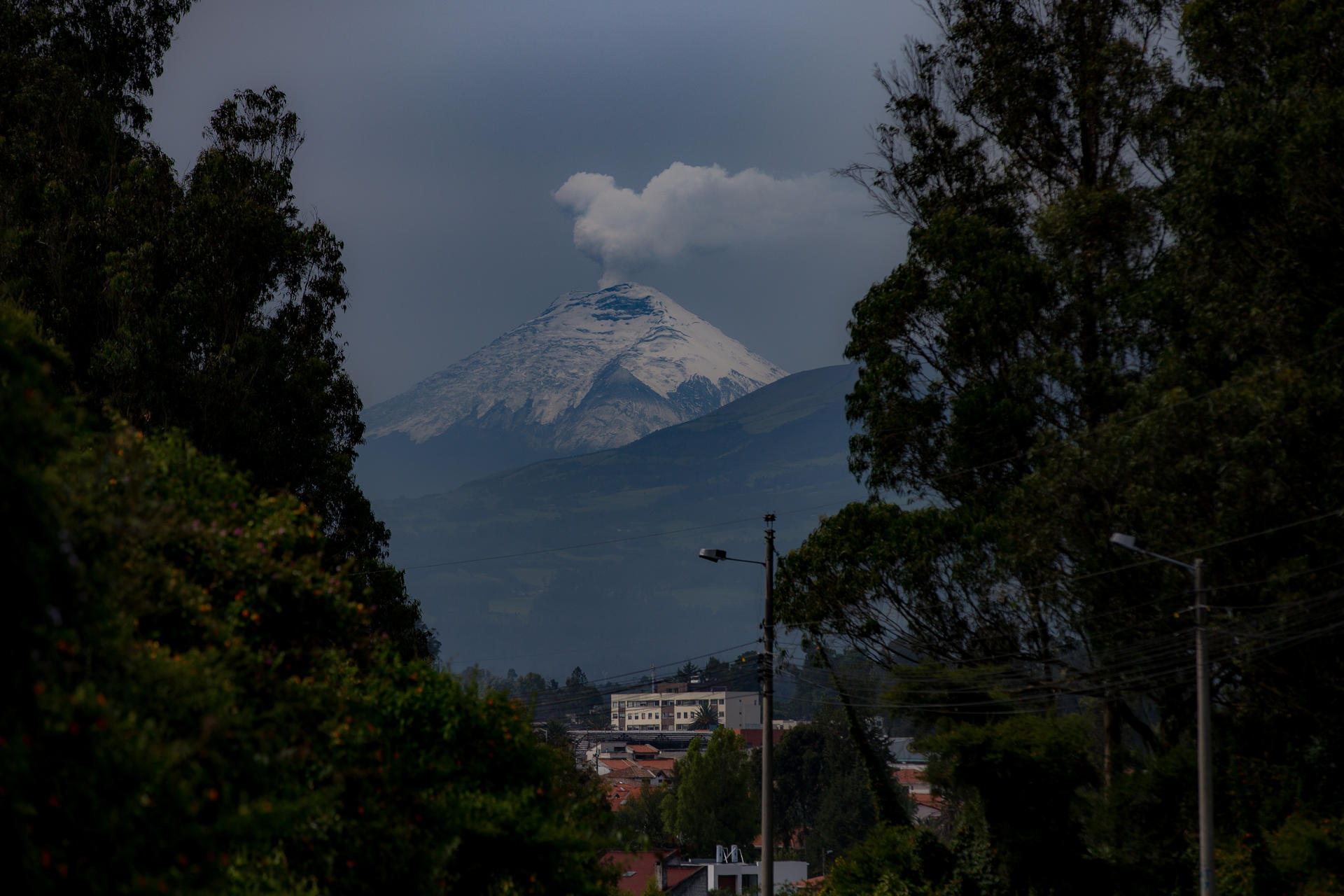 Vista del volcán Cotopaxi desde Quito.