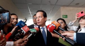 Ministro Cucalón: «El Presidente no va a renunciar»