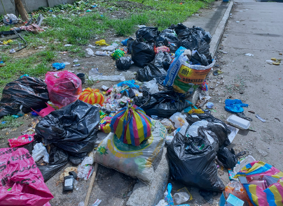 Las esquinas se convierten en botaderos de basura