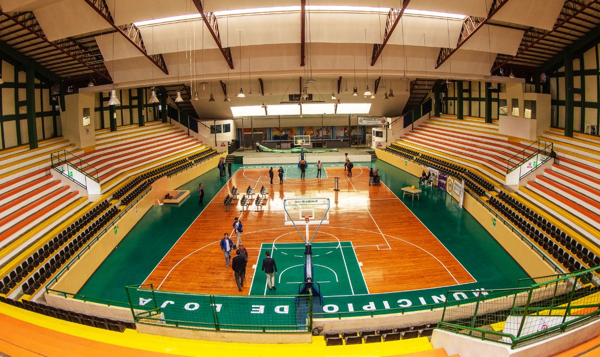 Autoridades firmaron convenio para el uso del coliseo Ciudad de Loja por el lapso de cuatro años.