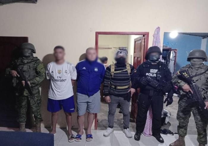 TRABAJO. Participaron militares y policías en este operativo.