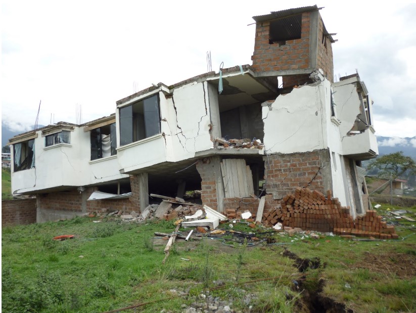 Deslizamiento causó daños en 14 viviendas en Loja en 2011