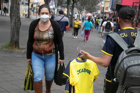 TRABAJO. En la capital, la situación es mejor, pero la informalidad se impone en la mayoría del país.