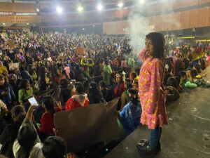 CIERRE. La Casa de la Cultura fue el punto de encuentro de las mujeres, al finalizar la marcha.