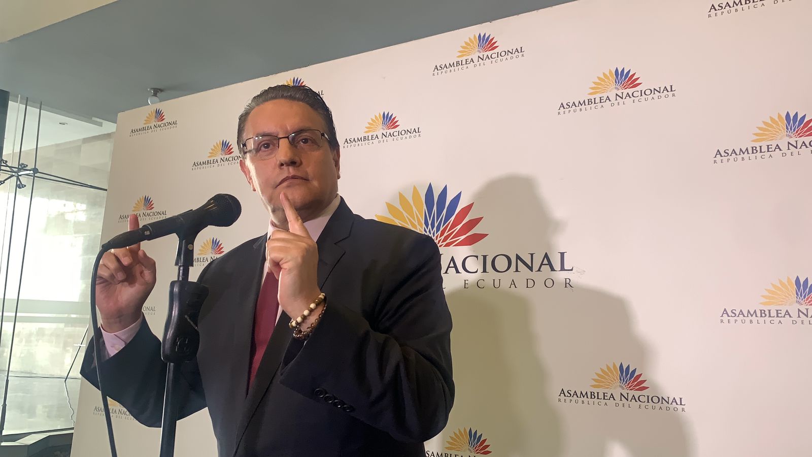 Fernando Villavicencio denuncia pacto entre el Gobierno y correísmo por huida de Duarte