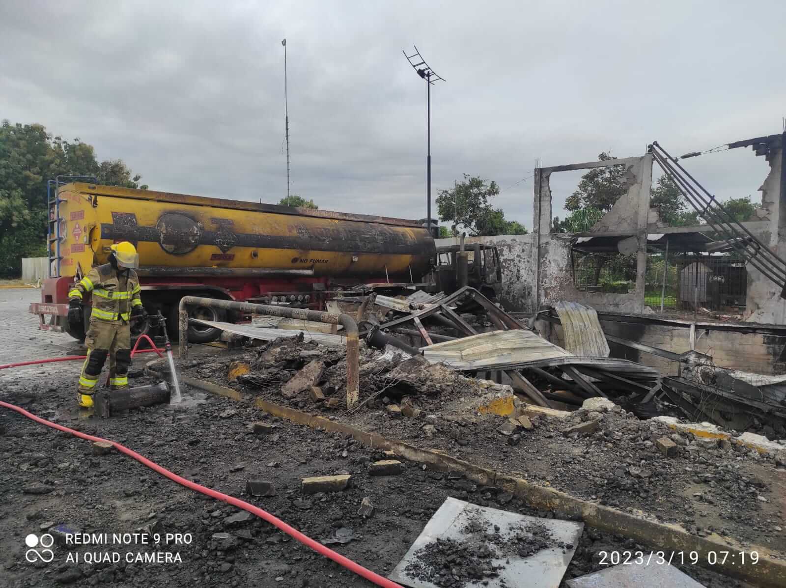 Conmoción tras explosión  de gasolinera en Buena Fe