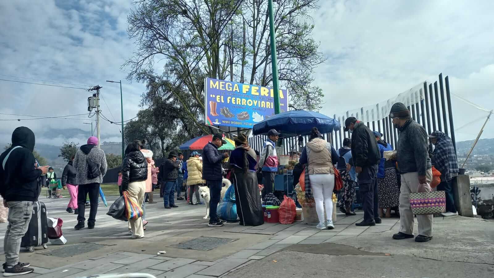 El comercio informal  se va apoderando del parque La Laguna