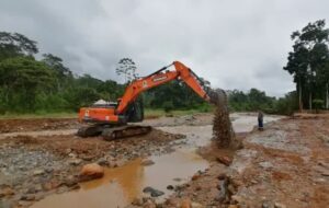 Trabajan en las vías afectadas por el invierno