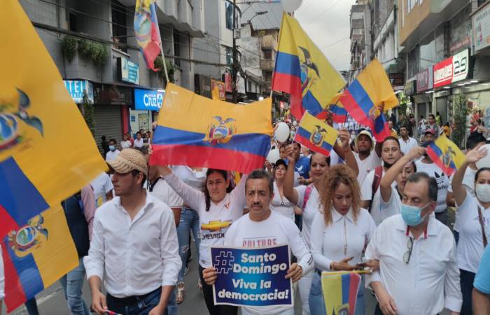 REFERENCIAL. Se espera que la ciudadanía llegue con vestimenta blanca y la bandera ecuatoriana.