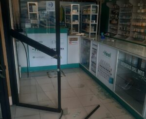 Roban en una farmacia en la avenida Los Shyris, en Ambato