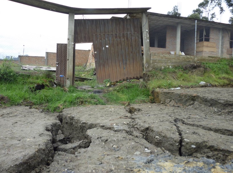 Deslizamiento causó daños en 14 viviendas en Loja en 2011