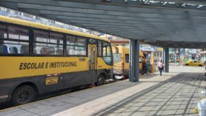Transportistas urbanos y rurales de Ambato se mantienen en paro
