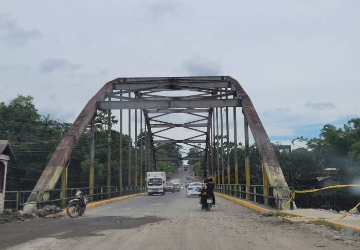 ACTUALIDAD. Los vehículos ya circulan por la estructura que conecta a esta parroquia con Santo Domingo.