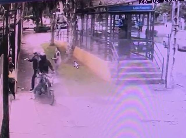 Los asaltos en Loja no paran. Video: https://bit.ly/3YbmpLJ