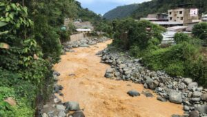 El río amenaza a Alluriquín