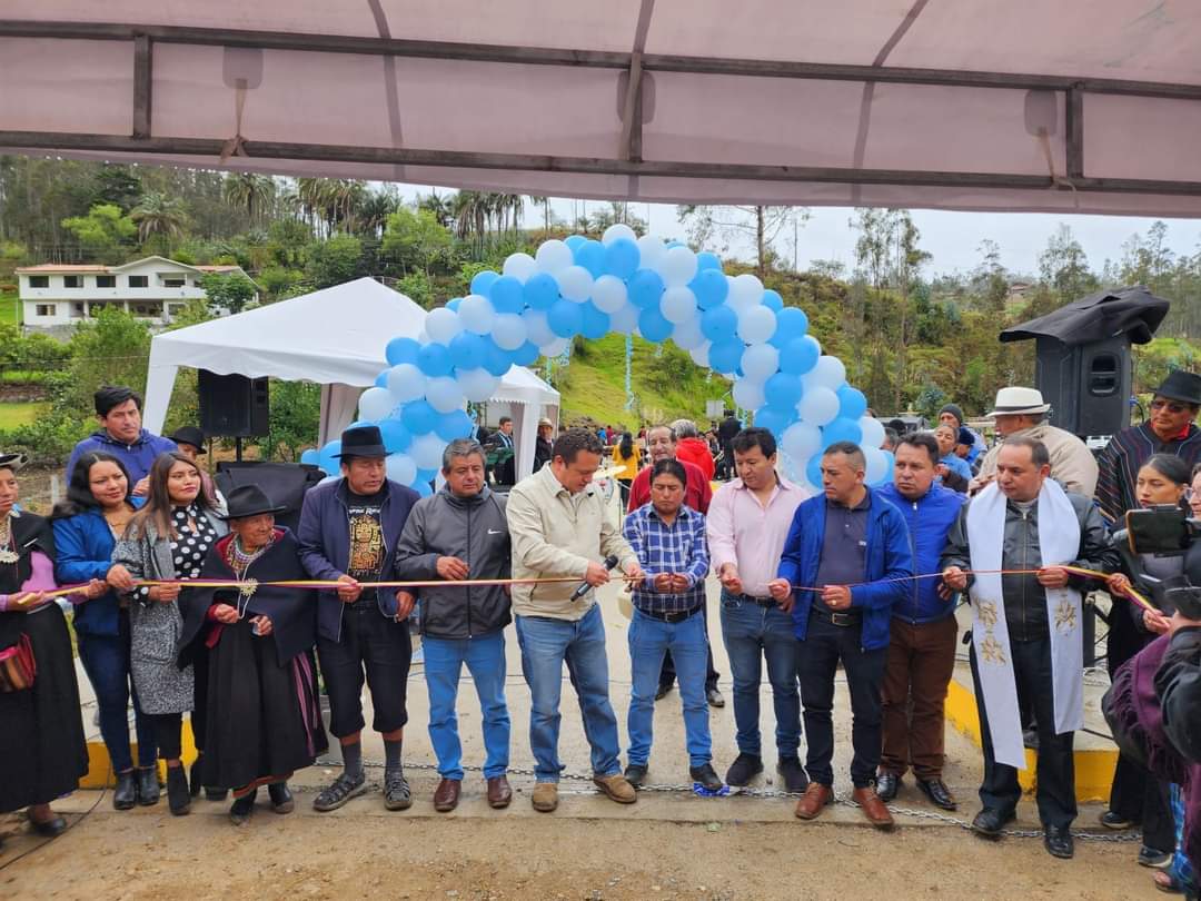 La entrega oficial se realizó mediante el tradicional corte de cinta.