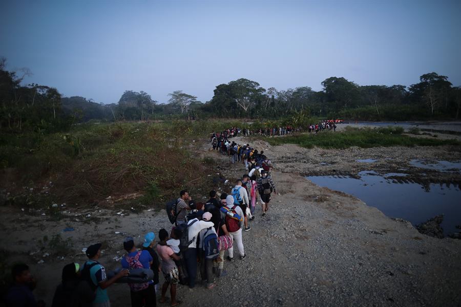 Récord de casi 80.000 migrantes cruzaron la selva del Darién en 2023
