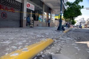 Las calles de Guayaquil, Cuenca y Machala fueron las que más evidenciaron los daños causados por el sismo. 