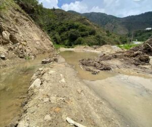 Tramo de vía antigua Loja-Catamayo continúa cerrada, instituciones dicen no tener competencias