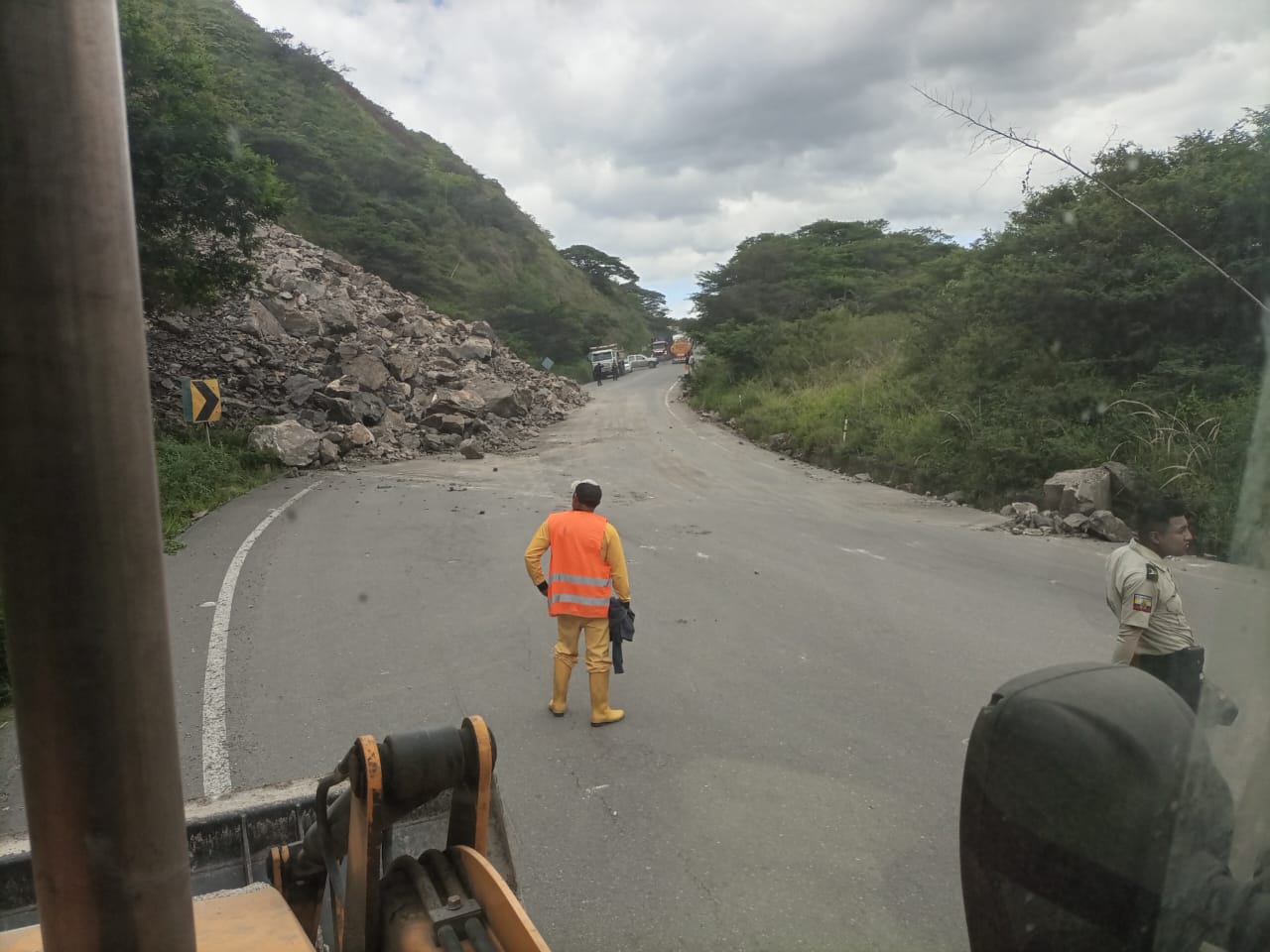 Deslave provocó cierre de la vía Loja-Catamayo por varias horas