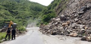 Vía Loja-Catamayo sigue con paso controlado ante deslave
