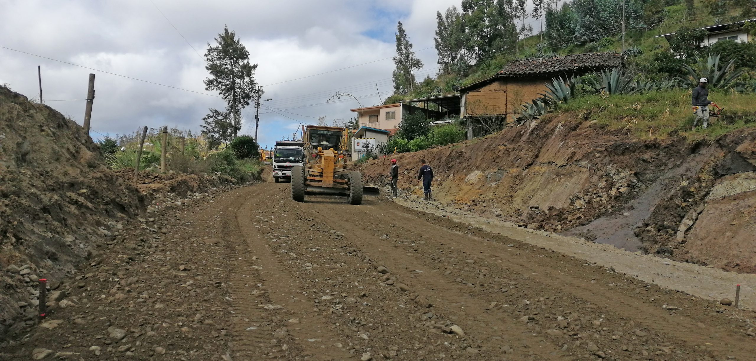 Viven en un lodazal porque construcción de vía no avanza en Chuquiribamba