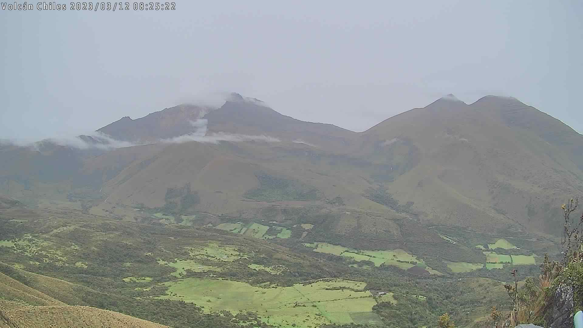 Complejo. El volcán Chiles permaneció nublado el fin de semana, con reportes de lluvias a su alrededor, según el reporte del IG.