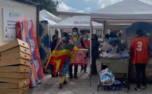 Venta de garaje en favor de niños sin hogar en Ambato