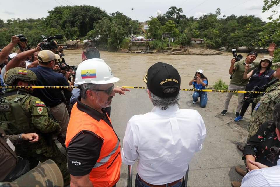 RECORRIDO. El presidente Guillermo Lasso estuvo en la zona del puente colapsado.
